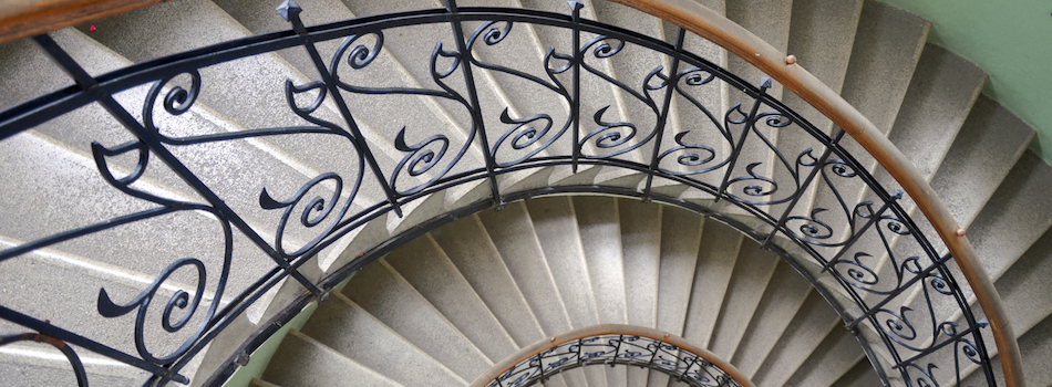 In einem mit Ihnen abgesprochenen Intervall übernehmen wir die Treppenhausreinigung.